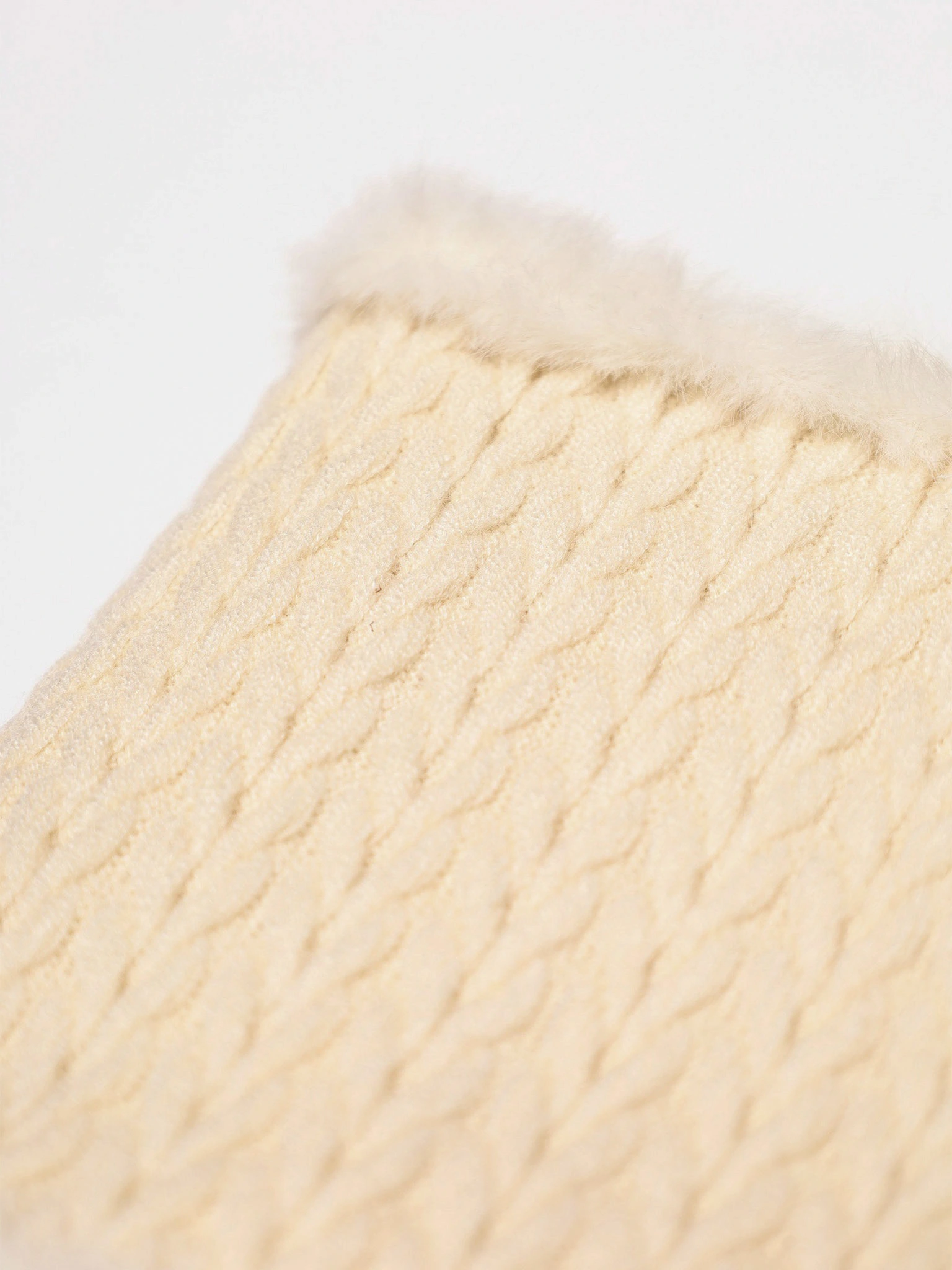 Снуд трикотажный с декоративной нашивкой в ассортименте